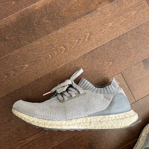 ADIDAS ULTRA BOOST SNEAKERS